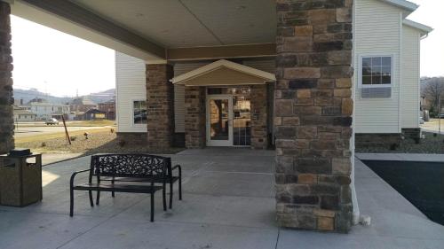 Cobblestone Inn & Suites - Ambridge