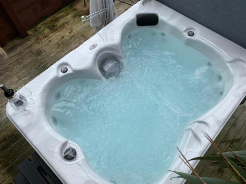 Pezsgőfürdő, B&B on Park near Hokitika repülőtér