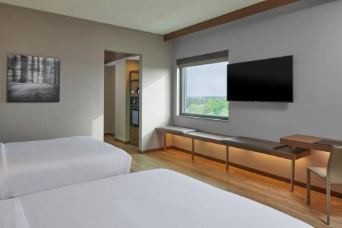 AC Hotel by Marriott Atlanta Airport Gateway - image 6