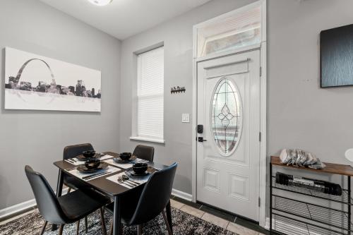 Central West End WashU BJC St Louis Children's Hospital Forest Park 3br Euphoria