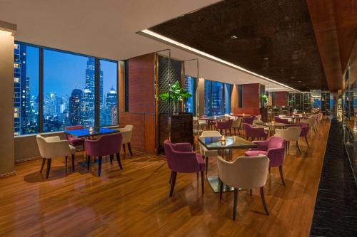 Renaissance Suite, Club Lounge Access, 1 Bedroom Suite, 1 King image 10