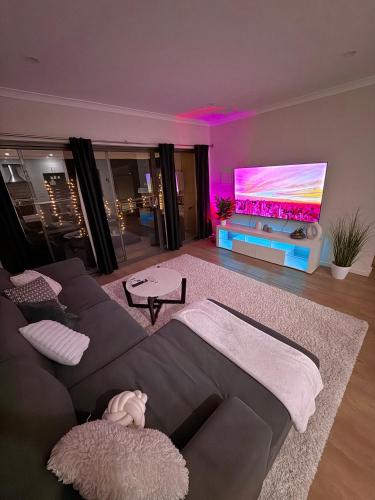 Luxe Coastal Oasis in แมนดูร่าห์
