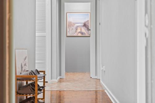 Cozy Lake Escape near Parliament, Embassies, Golf Club in Yarralumla