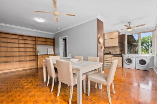 Étterem, Cozy Lake Escape near Parliament, Embassies, Golf Club in Yarralumla