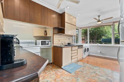 Konyha, Cozy Lake Escape near Parliament, Embassies, Golf Club in Yarralumla