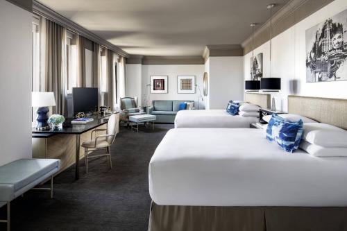 2 queen beds, 1 sofa bed
