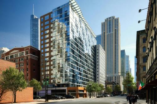 Aloft Chicago Downtown River North - image 6