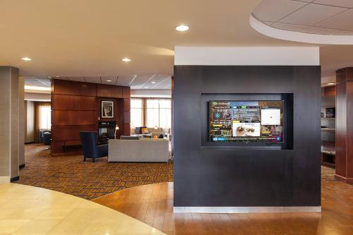 Courtyard by Marriott Chicago Schaumburg/Woodfield Mall - image 7