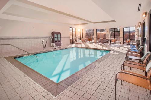 Courtyard by Marriott Chicago Schaumburg/Woodfield Mall - image 8