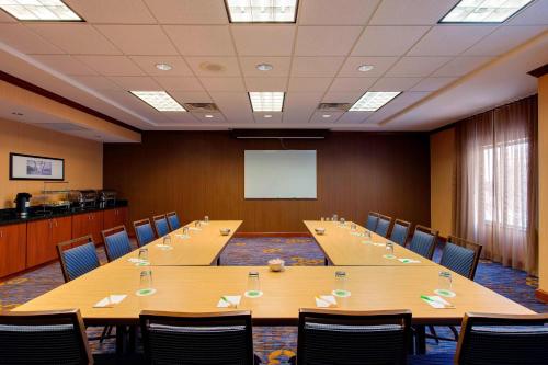 Courtyard by Marriott Chicago Schaumburg/Woodfield Mall - image 2