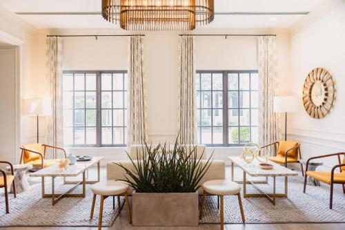 The Lindy Renaissance Charleston Hotel in Charleston, USA