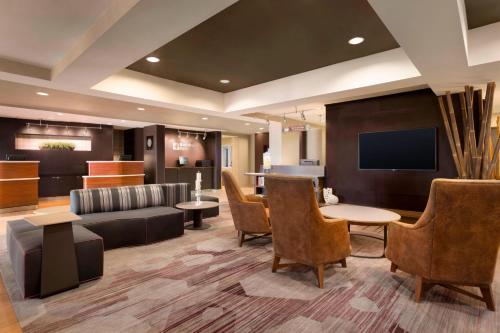 Courtyard by Marriott Bloomington Normal - image 8