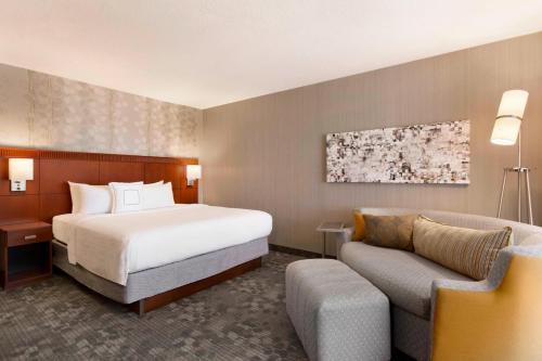 Courtyard by Marriott Bloomington Normal - image 6