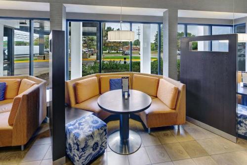 Courtyard Chicago Glenview/Northbrook - image 9