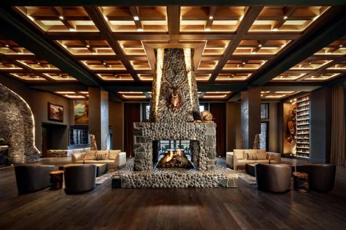 . Grand Bohemian Lodge Greenville, Autograph Collection