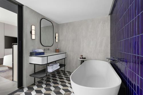 room detail thumbnail 2