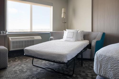 1 queen bed, 1 sofa bed