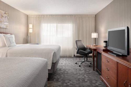 Queen Room with Two Queen Beds and Adapted Tub - Mobility and Hearing Accessible