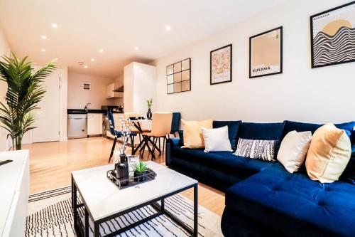 Stunning Canary Wharf Flat-5 mins from tube station, London (photo 3)