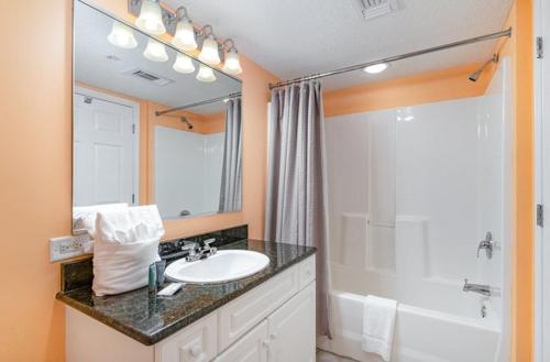 Yacht Club Villas 2-903 - image 8
