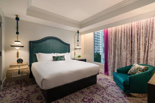 1 Bedroom Suite, 1 King, Sofa bed, City view