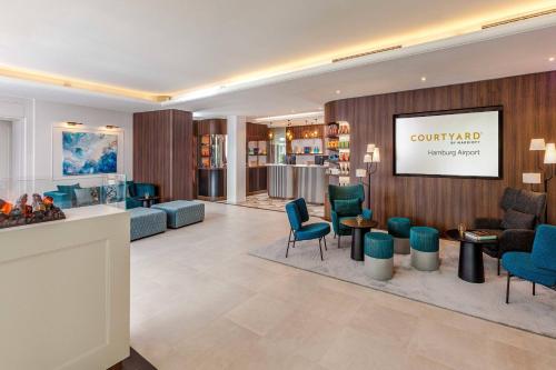 Courtyard by Marriott Hamburg Airport - image 6