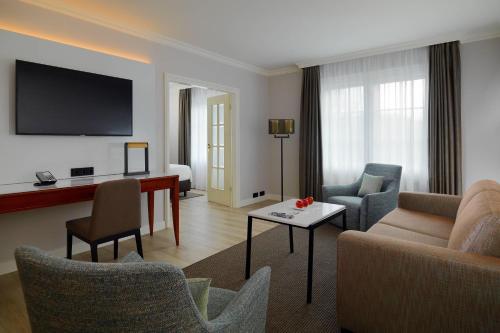 Courtyard by Marriott Hamburg Airport - image 13