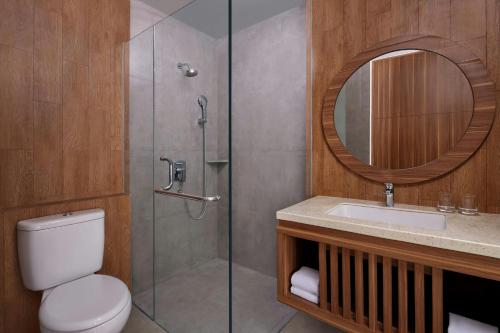 Superior Twin Room with Balcony image 9