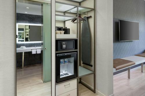 AC Hotel Charlotte SouthPark - image 7