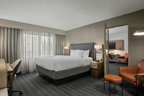 Courtyard by Marriott Downtown Boise - Tap to explore photos