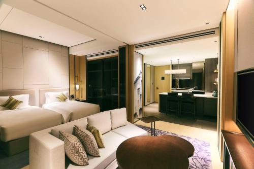 643121937 Kempinski Residences Guangzhou - Free shuttle between hotel and Exhibition Center during Canton Fair & Exhibitor registration Counter