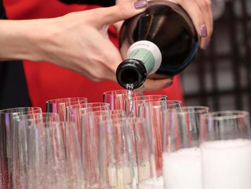 Kempinski Residences Guangzhou - Free shuttle between hotel and Exhibition Center during Canton Fair & Exhibitor registration Counter