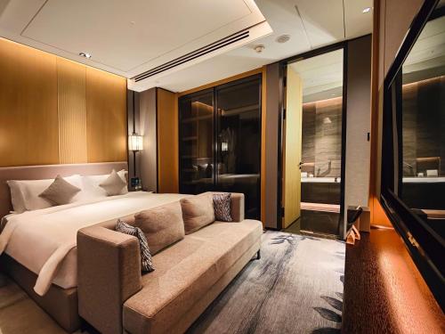 643121972 Kempinski Residences Guangzhou - Free shuttle between hotel and Exhibition Center during Canton Fair & Exhibitor registration Counter