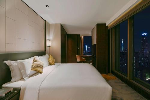 643122004 Kempinski Residences Guangzhou - Free shuttle between hotel and Exhibition Center during Canton Fair & Exhibitor registration Counter