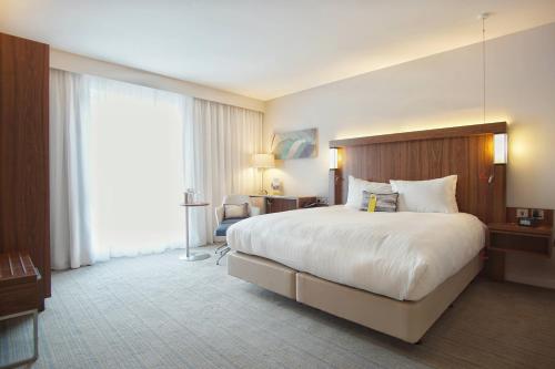 Courtyard by Marriott Glasgow Airport - image 12