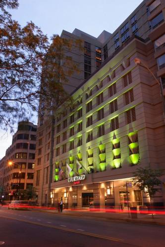 Courtyard by Marriott Chicago Downtown/River North - image 11