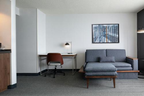 Double Suite with Two Double Beds and Sofa Bed image 7