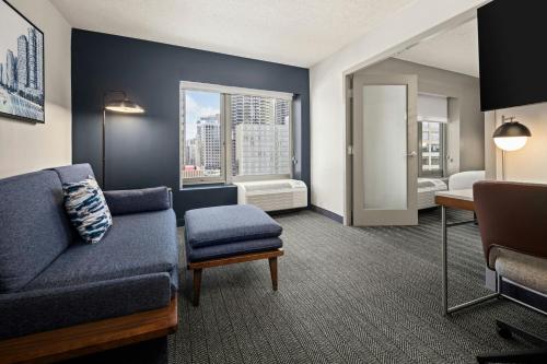 One-Bedroom King Suite with Sofa Bed image 5