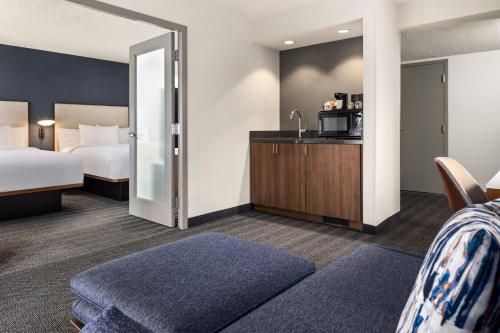 Double Suite with Two Double Beds and Sofa Bed image 5