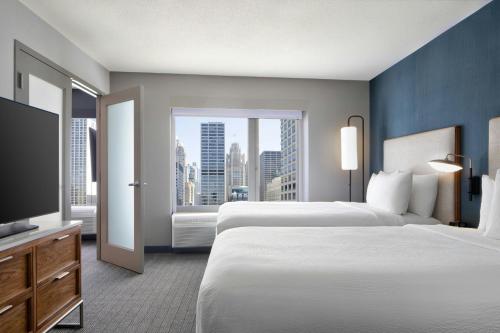 Double Suite with Two Double Beds and Sofa Bed image 4