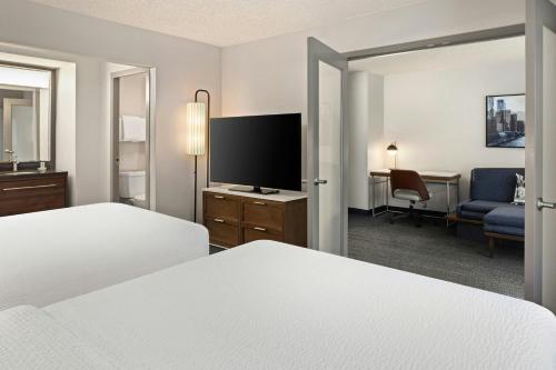 Double Suite with Two Double Beds and Sofa Bed image 8