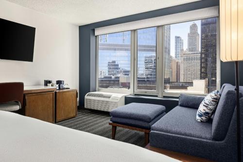 King Room with Sofa Bed room in Courtyard by Marriott Chicago Downtown/River North