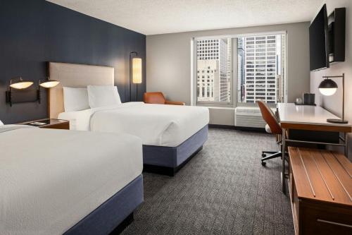 Queen Room with Tub - Mobility/Hearing Accessible