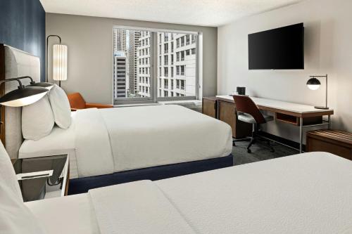 Queen Room with Two Queen Beds room in Courtyard by Marriott Chicago Downtown/River North