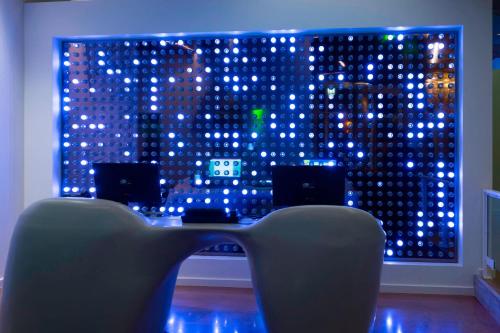 The Envoy Hotel, Autograph Collection