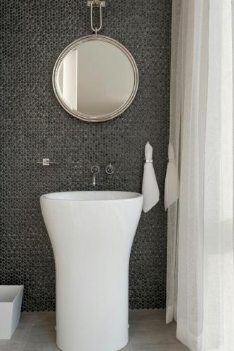 The Envoy Hotel, Autograph Collection