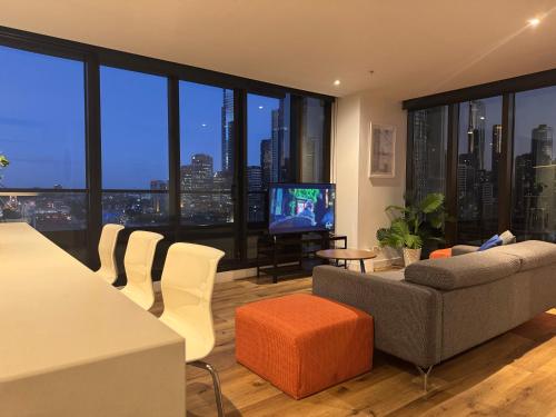 2-Bedroom City View Apartment with 2 Bathrooms