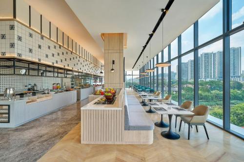 Restaurant, Courtyard by Marriott Kuala Lumpur South in Bukit Jalil