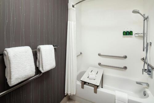 Courtyard by Marriott Dayton North - image 10