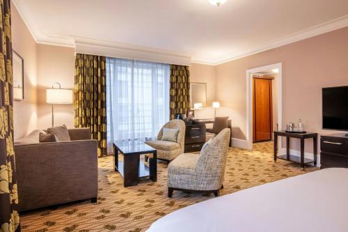 Renaissance Brussels Hotel - image 2